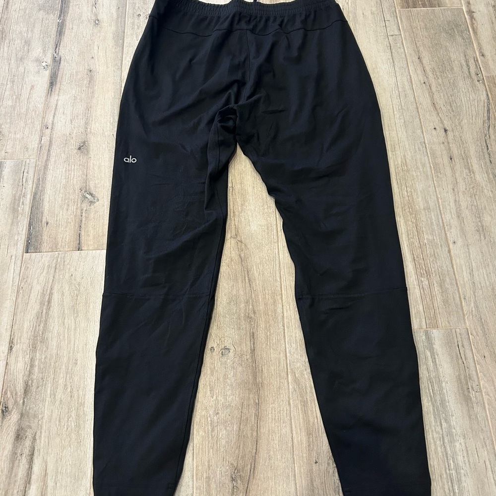 ALO Yoga Men’s Black Performance Jogger, M